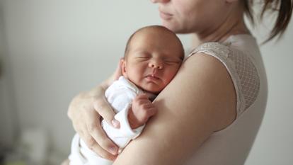 À partir du 1er juillet, les parents d’enfants nés en 2026 peuvent poser un à deux mois de congé supplémentaire.
