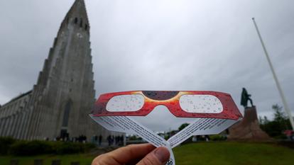 S’exposer au Soleil sans protections adaptées peut provoquer des lésions rétiniennes irréversibles.