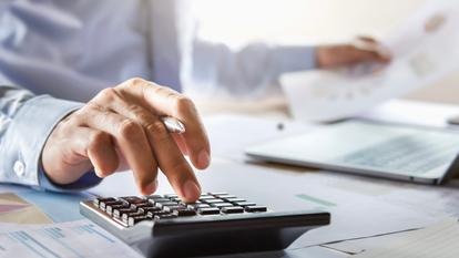 Le rapport préconise 10 «mesures d’efficience prioritaires» qui permettraient de dégager «4,2 milliards d’euros d’économies dont 2,5 milliards à court terme».