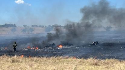 Des équipes d’urgence interviennent après le crash d’un hélicoptère militaire AH-64E Apache, près de Salado, le 12 août 2026.