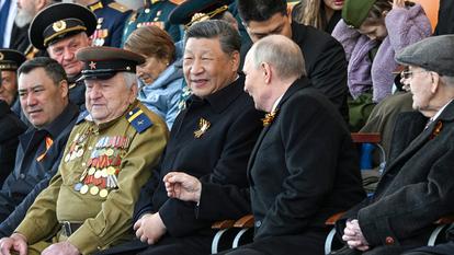Fragilisée par la guerre en Ukraine, la Russie voit ses rapports avec la Chine changer.