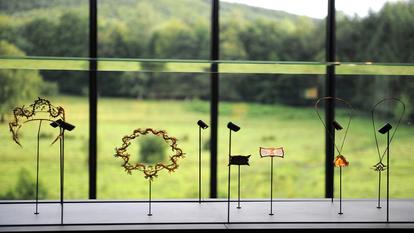 Bijoux exposés au musée Lalique de Wingen-sur-Moder, dans le Bas-Rhin.