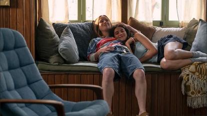 Ramona (Amélie Hoeferle) et Annie (Ella Rubin) dans Sterling Point, sur Prime Video.
