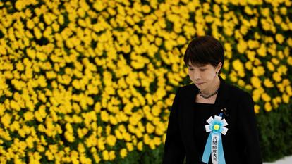 La première ministre japonaise Sanae Takaichi assiste à une cérémonie commémorative marquant le 81e anniversaire de la capitulation du Japon lors de la Seconde Guerre mondiale, au Budokan à Tokyo, Japon, le 15 août 2026.