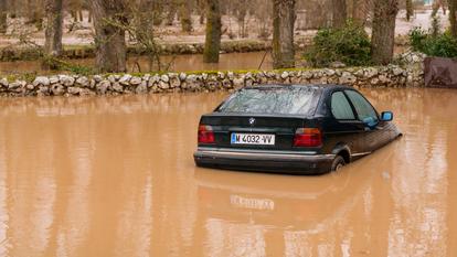 Image d’illustration. Les eaux du Douro entourent une voiture après le débordement du fleuve à San Esteban de Gormaz, dans la province de Soria, dans le nord de l’Espagne, le 15 février 2026, lors du passage de la tempête Oriana.