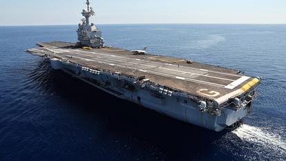 Vue aérienne du porte-avions Charles-de-Gaulle revenant de sa mission «Lafayette 26», au large de Bonifacio, en Corse, le 9 juillet 2026. Pascal Pochard-Casabianca / AFP