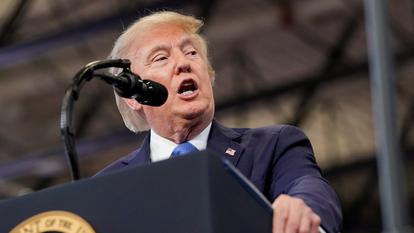 Le président américain Donald Trump prononce un discours au David S. Mack Center for Training and Intelligence, à Garden City, dans l’État de New York, le 14 août 2026.