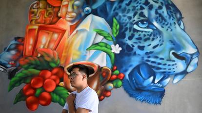 Pour le graffeur salvadorien Isaac Sosa, le street art est un « outil magique » de transformation sociale.