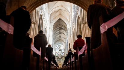 L’ecclésiastique a notamment officié au sein de l’église Notre-Dame d’Espérance dans le 11e arrondissement de Paris.