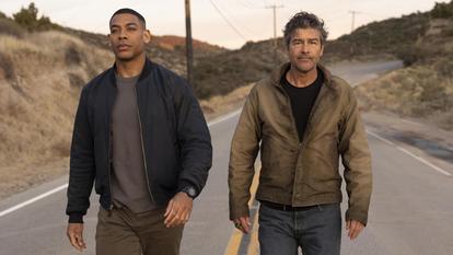Lanterns avec Aaron Pierre (John Stewart) et Kyle Chandler (Hal Jordan), sur HBO Max.