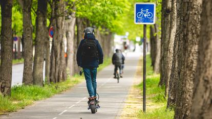 La vitesse des trottinettes électriques ne doit pas dépasser les 25 km/h.