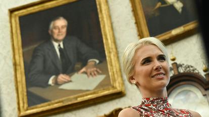 Natalie Harp, ancienne présentatrice de télévision aujourd’hui âgée de 35 ans, est entrée dans l’entourage de Donald Trump en 2019.