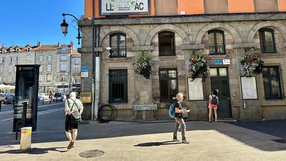 Aurillac se prépare à accueillir les festivaliers.