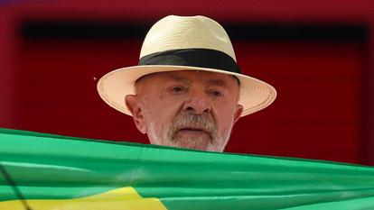 Le pétrole découvert est «un passeport pour l’avenir de ce pays et en disant cela, je ne renie pas mon combat pour qu’un jour nous n’ayons plus besoin de combustibles fossiles», a assuré lundi Lula.