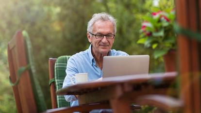 En 2023, 13 % des personnes qui étaient encore en emploi juste avant leur départ continuaient à travailler dans les six mois suivant leur retraite.