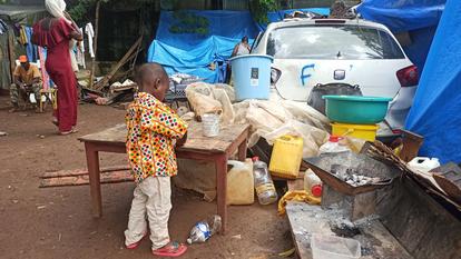 Depuis plus de trois ans, des refugies d’Afrique des Grands Lacs sont installes dans des camps de fortune, a Mayotte.