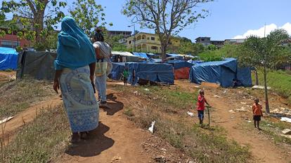 Depuis plus de trois ans, des réfugiés d’Afrique des Grands Lacs sont installés dans des camps de fortune, à Mayotte.