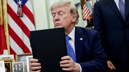 Le décret Restaurer la vérité et la raison dans l’histoire américaine a été signé par le président Donald Trump en mars 2025.