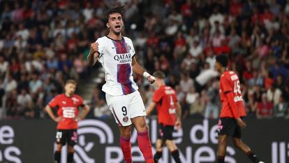 Ferran Torres exulte, il s’est offert un doublé pour ses débuts en championnat avec le Paris SG.