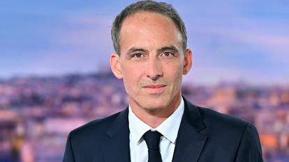 Le leader et désormais candidat de Place publique, Raphaël Glucksmann, dimanche sur le plateau du « 20 Heures » de TF1.