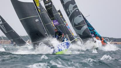 Le départ de la course a été donné avec des vents soufflant jusqu’à 17 nœuds.