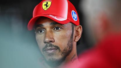 Lewis Hamilton estime avoir «perdu plusieurs secondes derrière Charles» Leclerc.