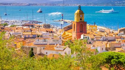 Travailler à Saint-Tropez implique de trouver un logement à prix abordable à proximité.