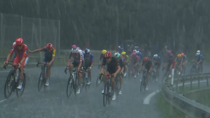 Les coureurs de la Vuelta ont subi une averse de grêle.
