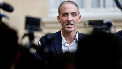 Le candidat Place publique à la présidentielle, Raphaël Glucksmann souhaite «taxer davantage les méga-héritages» .