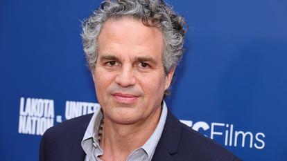 Mark Ruffalo a exprimé à plusieurs reprises son opposition au rachat des studios Warner Bros. par Paramount.