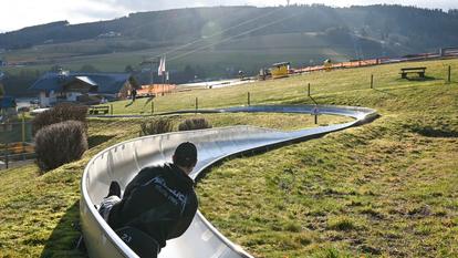 Les deux toboggans mesureront respectivement 43 et 17 mètres de long et épouseront la pente du parc municipal de Calw qui s’étend sur sept hectares. (Image d’illustration)