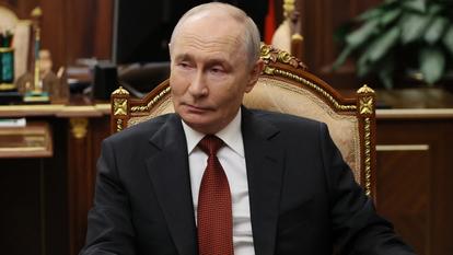 « Œuvre fascinante et effarante sur un personnage lui aussi fascinant et effarant », le livre apporte « un point de vue de l’intérieur et non un point de vue occidental sur la Russie », d’après le jury.