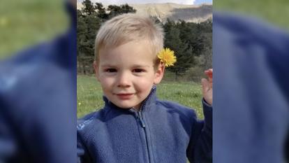 Emile Soleil a disparu du Haut-Vernet le 8 juillet 2023 alors qu’il était sous la surveillance de ses grands-parents. Des ossements lui appartenant ont été retrouvés dans la nature environnante huit mois plus tard par une randonneuse.