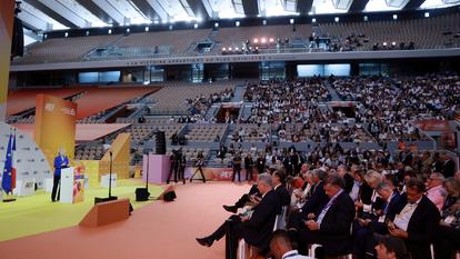 La présidente de la Commission européenne, Ursula von der Leyen, prononce un discours lors du forum d’été du MEDEF «La Rencontre des Entrepreneurs de France», «La REF» à Paris le 27 août 2026.