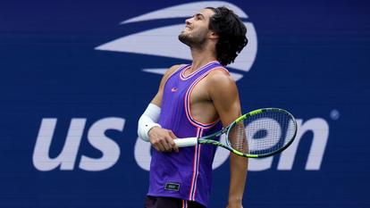 La prestation discrète de Carlos Alcaraz en double mixte avec Serena Williams en début de semaine n’a pas totalement dissipé les interrogations à son sujet.
