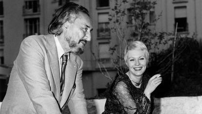 Romain Gary et Jean Seberg, le couple formé par un écrivain de renom, héros de la France Libre, et une égérie de la Nouvelle Vague, a marqué durablement les années 1960 et 1970.
