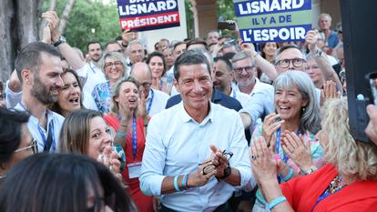 David Lisnard au milieu de la foule à Cannes, ce samedi 29 août 2026.
