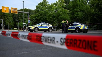 Une femme a été tuée et 29 personnes blessées fin juillet lorsqu’une camionnette a foncé sur les participants à la marche des fiertés, près de la porte de Brandebourg à Berlin.