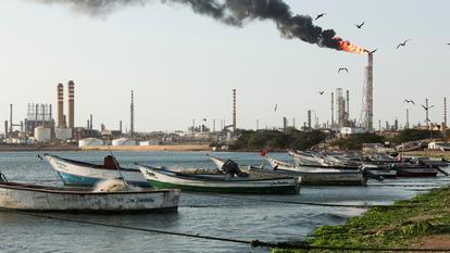 Un nouvel « accord historique » annoncé par Donald Trump autorise les États-Unis à avoir un accès privilégié à de vastes réserves pétrolières vénézuéliennes. (Ici, la raffinerie de Punta Cardon, au Venezuela, en mai 2026.)