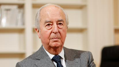 L'ancien premier ministre Édouard Balladur, pose ici dans son bureau, à l'issue d'une interview du Figaro.