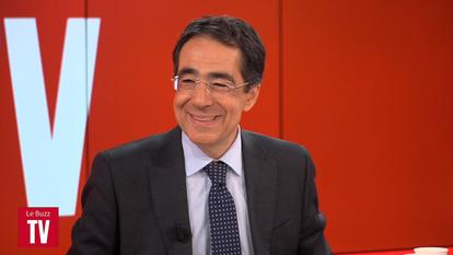 Darius Rochebin dans le «Buzz TV»
