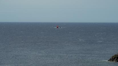 Depuis les côtes mauritaniennes, des pirogues surchargées tentent de rejoindre l’Atlantique, porte d’entrée de l’UE (ici un bateau de sauvetage espagnol).