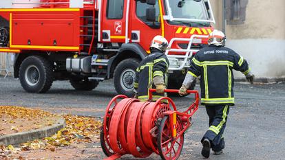 23 véhicules et 90 sapeurs pompiers ont été dépêchés sur place.