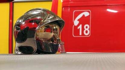 Les pompiers interviennent sur un incendie dans le 20e arrondissement ce mardi soir.