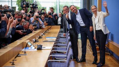 Tino Chrupalla, Ulrich Siegmund et Alice Weidel à Berlin, au lendemain de la victoire de l’AfD en Saxe-Anhalt.