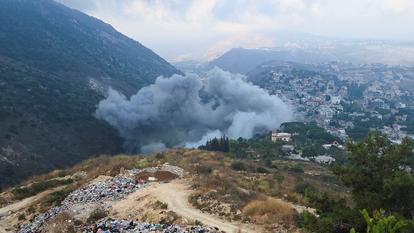 La fumée s’élève dans le sud du Liban à la suite d’une frappe israélienne à Arab Salim, Liban, 6 septembre 2026.