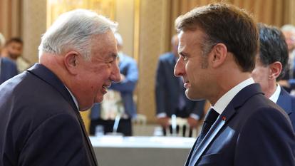Gérard Larcher face à Emmanuel Macron le 2 juillet 2025.