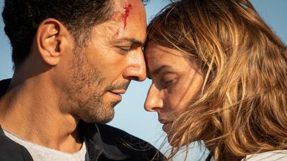 Tomer Sisley et Fauve Hautot dans La Cible sur TF1