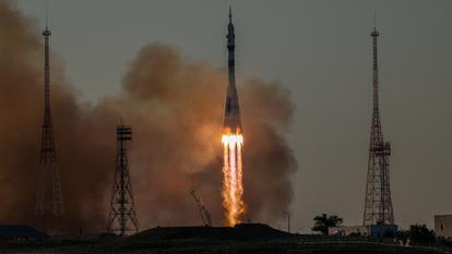 Le vaisseau spatial Soyouz MS-29, transportant l’astronaute de la NASA Anil Menon ainsi que les cosmonautes de Roscosmos Piotr Doubrov et Anna Kikina, décolle en direction de la Station spatiale internationale (ISS)
