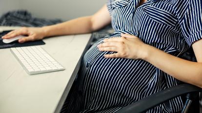 La pénalité maternelle est un concept qui désigne les sacrifices auxquels doivent consentir les femmes qui deviennent mères.